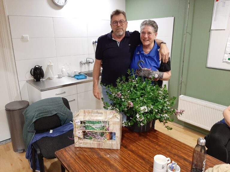 Janny en Jos in de bloemetjes gezet